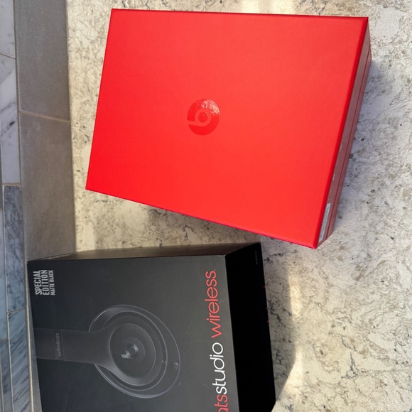 EMPTY BOX  Special Edition Matt Black Beats Studio wireless BOX ONLY - Picture 5 of 8